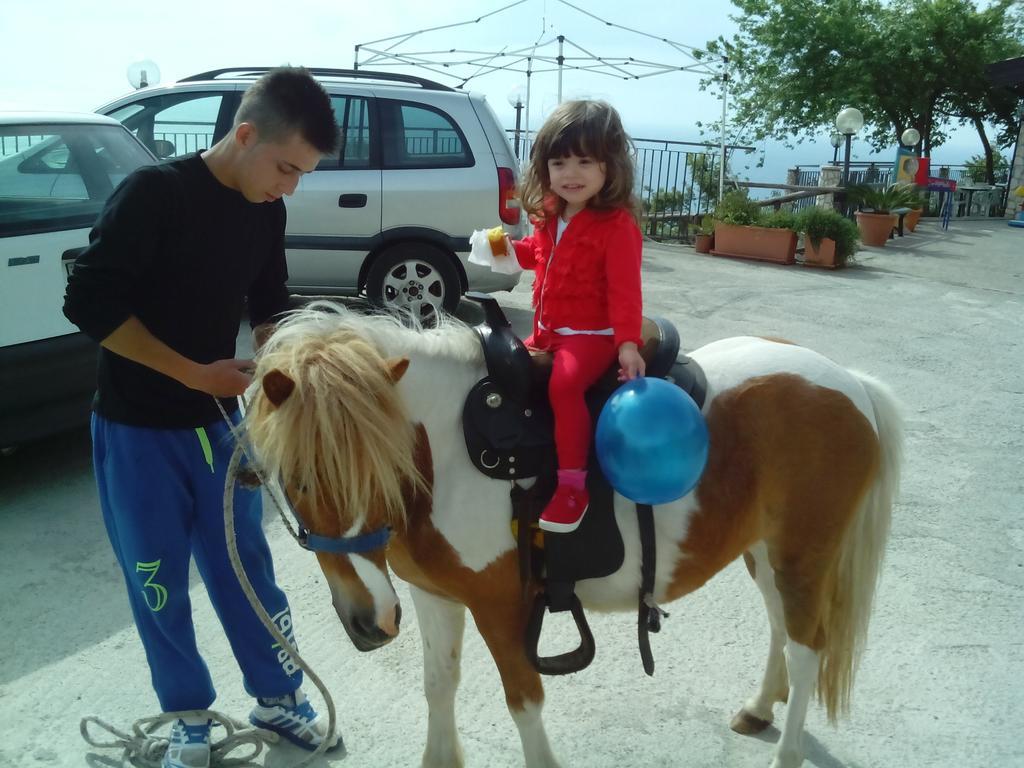 Agriturismo La Palombara Paola Ngoại thất bức ảnh